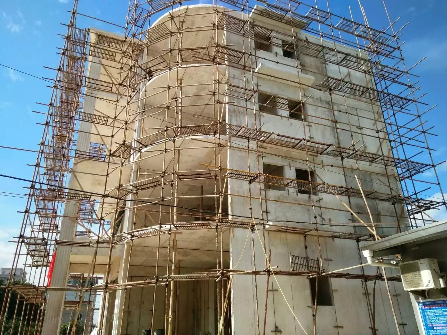 繁峙星河绿色环保装配式建材在福建修建的五层别墅建筑